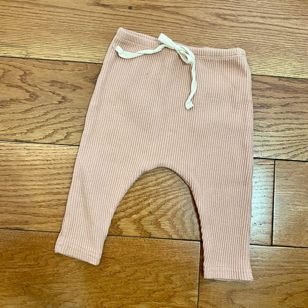 Ribbed pink baby legging